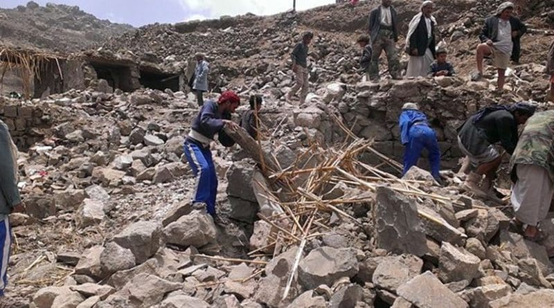 Villagers scour rubble for belongings scattered during the bombing of Hajar Aukaish, Yemen, in April 2015. (A. Mojalli/VOA)