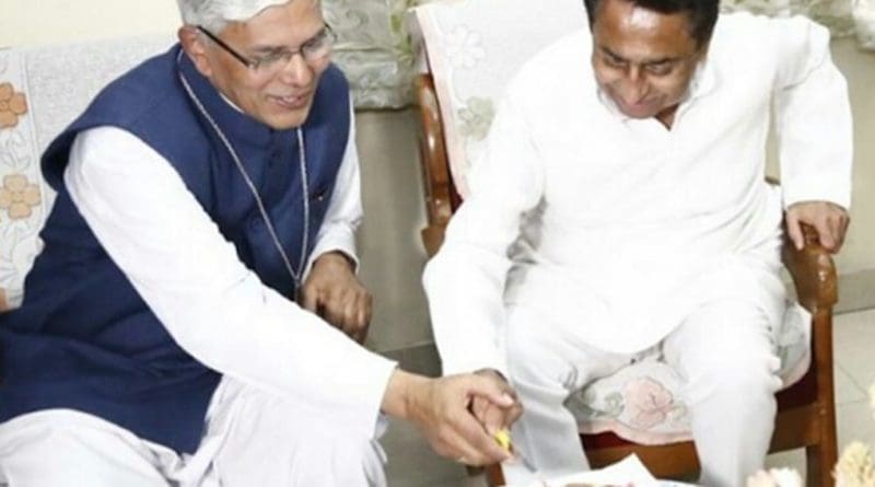Archbishop Leo Cornelio of Bhopal cuts a cake with Kamal Nath, the newly installed chief minister of Madhya Pradesh state in central India when the politician visited the Archbishop’s House on Christmas Day. (Photo supplied)