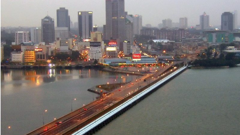 The Singapore-Johor causeway, spanning across the Johor Straits. It is one of two bridges which connect Singapore to Malaysia and Continental Asia. Photo Credit: Calvin Teo, Wikipedia Commons.