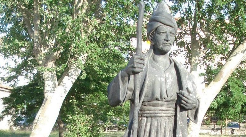 Yunus Emre statue in İstanbul, Turkey. Photo Credit: Maderibeyza, Wikipedia Commons.