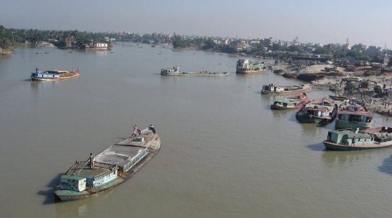 Turag River at Aminbazar-Gabtoli, Dhaka, Bangladesh. Photo Credit: P.K.Niyogi, Wikipedia Commons.