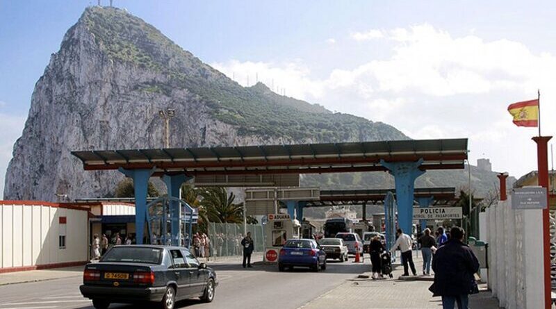 Spain-Gibraltar border. Photo Credit: Arne Koehler, Wikipedia Commons