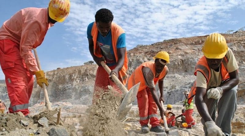 Workers constructing the Grand Ethiopian Renaissance Dam (GERD). Photo Credit: Jacey Fortin, Wikipedia Commons.