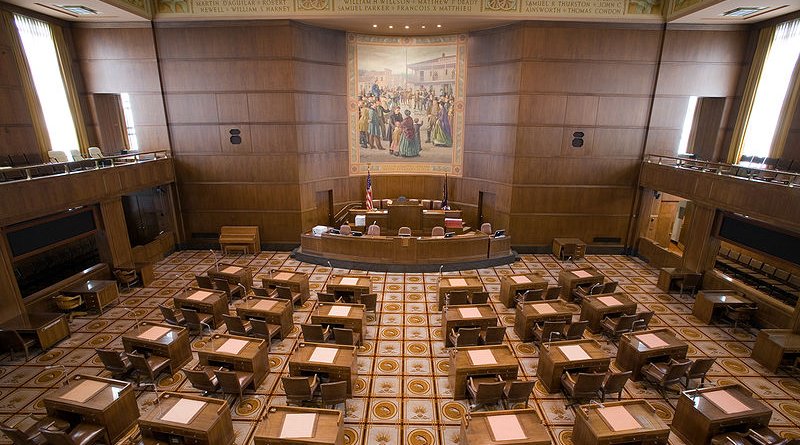 Oregon State Senate chamber. Photo Credit: Cacophony, Wikipedia Commons
