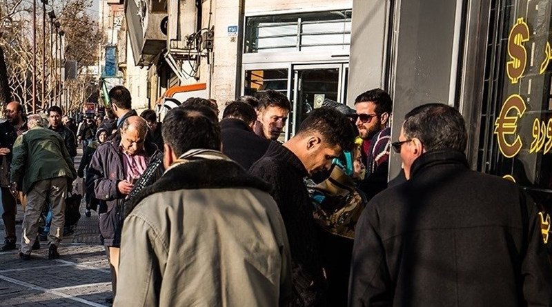 Street dealers of foreign currency in Tehran, Iran. Photo Credit: Tasnim News Agency