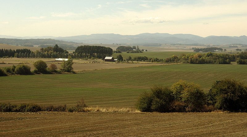 Willamette Valley, Oregon. Photo Credit: Rvannatta, Wikipedia Commons.