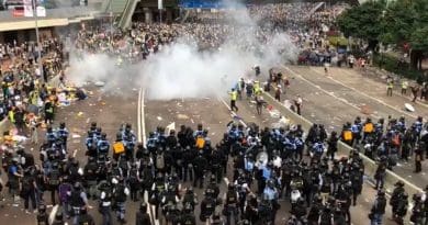 Hong Kong police fire tear gas at protestors. Photo Credit: 美國之音記者湯惠云拍攝, https://www.voacantonese.com/a/hong-kong-ce-20190614/4959124.html