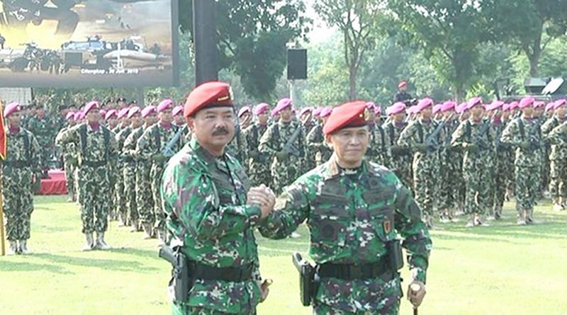 Indonesian military chief Air Marshal Hadi Tjahjanto (left) and Brig. Gen. Rochadi clasp hands during the launch ceremony of the Special Operations Command (Koopsus) in East Jakarta, July 30, 2019: Photo Credit: Rina Chadijah/BenarNews