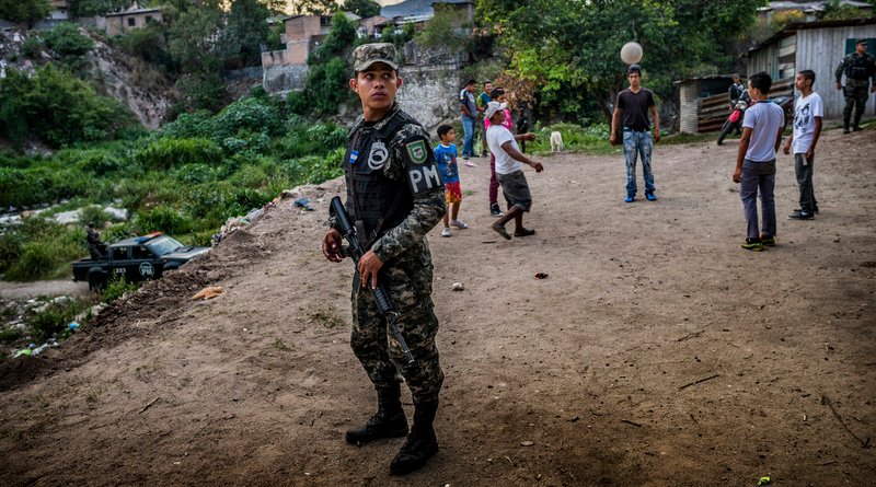 Despite presence of armed forces in Honduras, children rarely leave home, even during daytime, and gangs restrict families’ movements by imposing “invisible borders” between gang territories, 2016 (EU Civil Protection and Humanitarian Aid Operations/Antonio Aragón Renuncio)