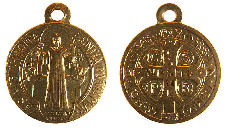The two sides of a Saint Benedict Medal. Photo Credit: Gec00, Wikipedia Commons