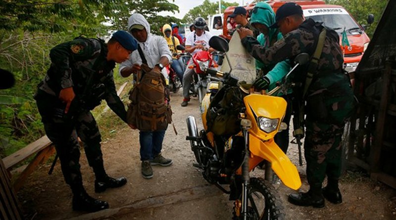 Philippine Government security forces conduct inspections at a roadblock. File Photo Credit: Mark Navales/BenarNews
