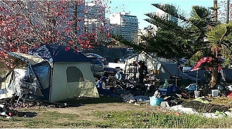 Homeless camp in Oakland, California. NeoBatfreak [CC BY-SA 4.0 (https://creativecommons.org/licenses/by-sa/4.0)]
