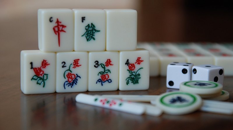 Mahjong and dice
