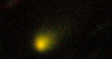 Interstellar Comet With A Familiar Look Two-color composite image of comet 2I/Borisov captured by the Gemini North telescope on 10 September 2019. The image was obtained with eight 60-second exposures, four in green and four in red bands. Credit Gemini Observatory/NSF/AURA