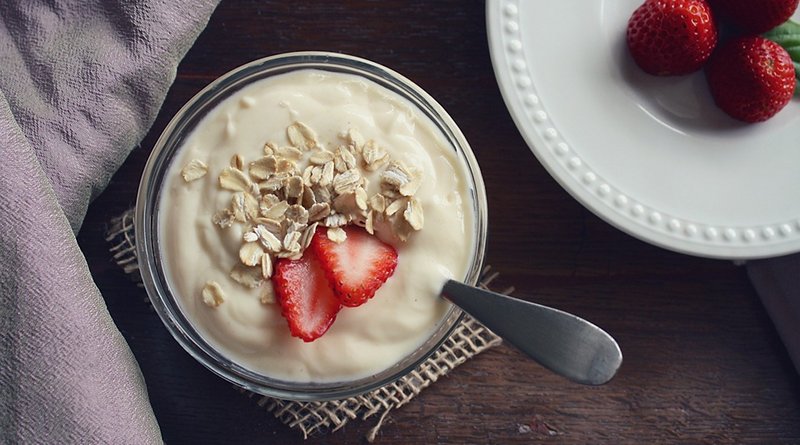 yoghurt strawberry strawberries breakfast