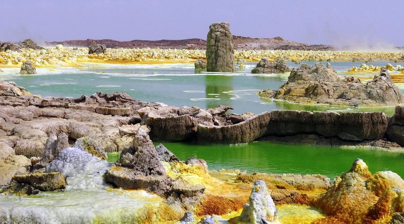 Hyperacid, hypersaline and hot ponds in the geothermal field of Dallol (Ethiopia). Despite the presence of liquid water, this multi-extreme system does not allow the development of life, according to a new study. The yellow-greenish colour is due to the presence of reduced iron. CREDIT Puri López-García