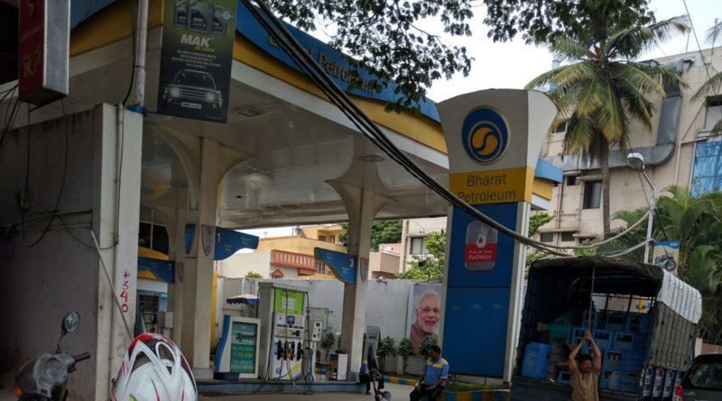 BPCL petrol filling station at Basaveshwaranagar, Bangalore, Karnataka, India. Photo Credit: Nagarjun Gururaj Char, Wikipedia Commons