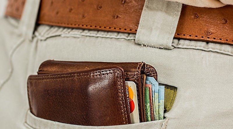 wallet credit card steal pickpocket