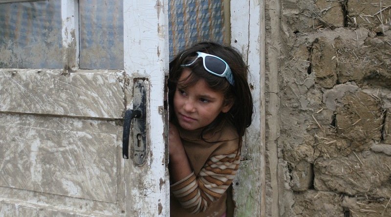 gypsy child girl roma