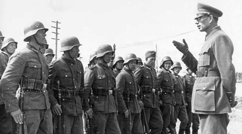 General Vlasov and soldiers of the ROA. Photo Credit: German Federal Archives, Wikimedia Commons