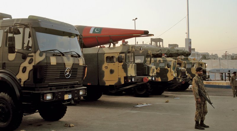 Military truck carrying intermediate-range ballistic missile of Pakistani army, November 27, 2008 (Courtesy SyedNaqvi90)