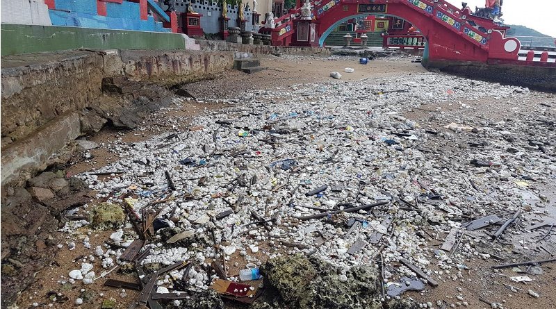 In August 2017, there were a lot of palm stearin being found on the shore of Repulse Bay. CREDIT @The University of Hong Kong