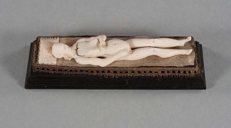 This is an ivory figurine reclining on its 'bed' with all organs placed inside. CREDIT Study author and RSNA