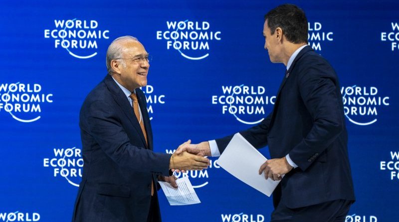 Pedro Sánchez, prime minister of Spain, and Angel Gurría, secretary-general of OECD, shake hands at the World Economic Forum in Davos. [World Economic Forum/Faruk Pinjo]