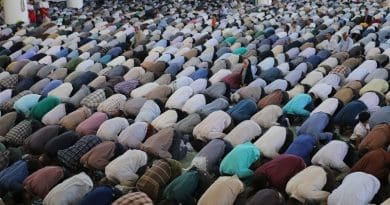 Muslims praying. Photo by Matin Firouzabadi at Unsplash