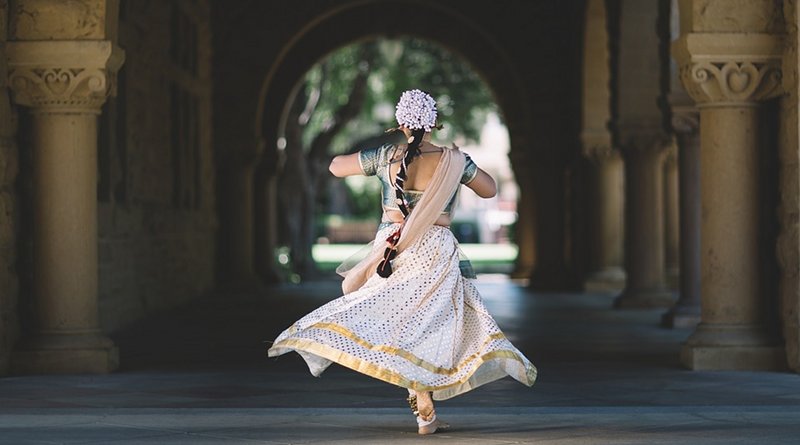 india hindu woman dance wedding