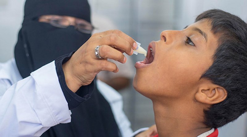A health worker administers a vaccination against cholera to a young boy in Yemen. Credit: UNICEF/Saleh Bahless