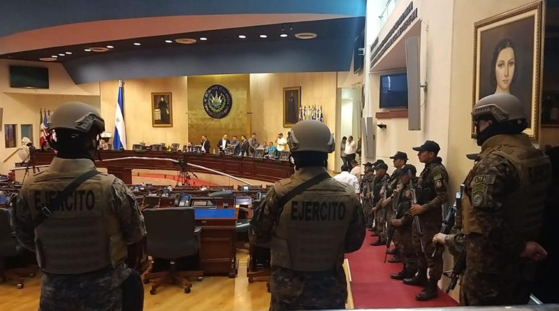 Armed forces deployed inside El Salvador's Legislative Assembly. Photo via COHA