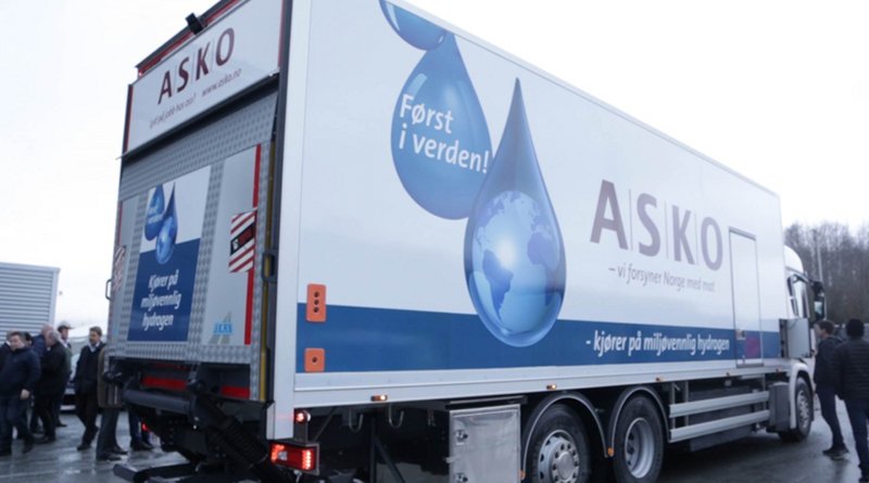 Asko's hydrogen-powered goods lorry at the official opening, January 2020.