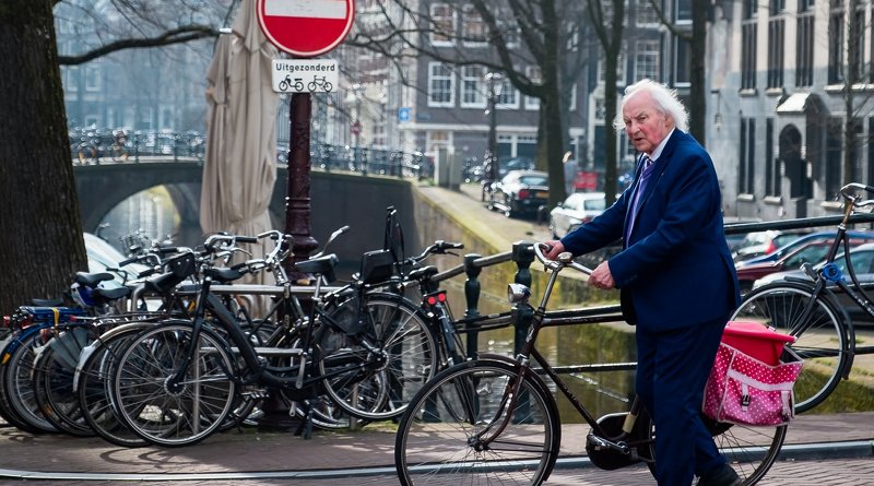 Elderly man in Amsterdam, Netherlands. Photo by Serhat Beyazkaya at Unsplash