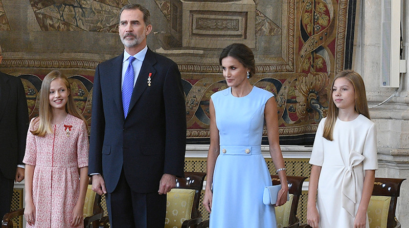 Spain's Felipe VI, Queen Letizia Ortiz and their two daughters. Photo Credit: Pool Moncloa / Borja Puig de la Bellacasa, Ministry of the Presidency, Government of Spain