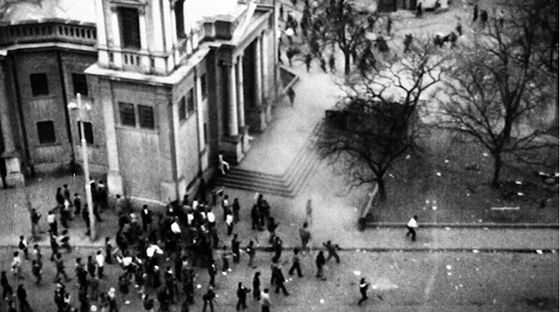 Târgu Mureș during the ethnic clashes (20 March 1990) in Romania. Photo Credit: Kulja, Wikipedia Commons
