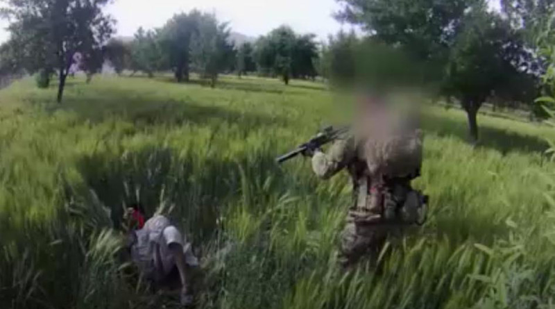 Video still of alleged Australian SAS member shooting Afghan man Uruzgan province, Afghanistan, in May 2012. Screenshot from ABC News, Four Corners, March 16, 2020 via HRW.