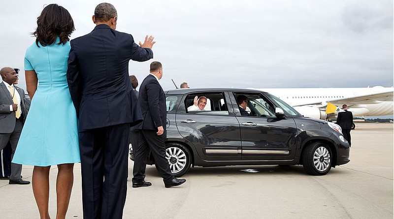 Following their brief meeting with Pope Francis at Joint Base Andrews, US President Barack Obama and First Lady wave as the Pope drives away in a small Fiat. Official White House Photo by Pete Souza