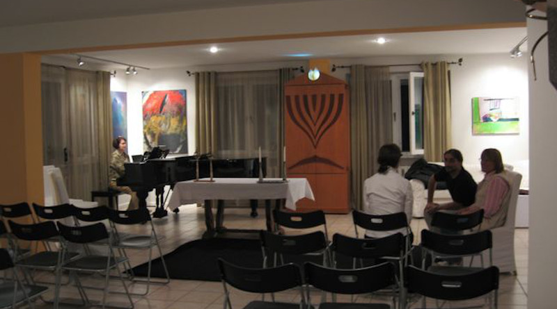 Beit Warszawa's synagogue of the progressive community in Warsaw, Poland. Photo Credit: Piotr Łukasz, Wikipedia Commons.