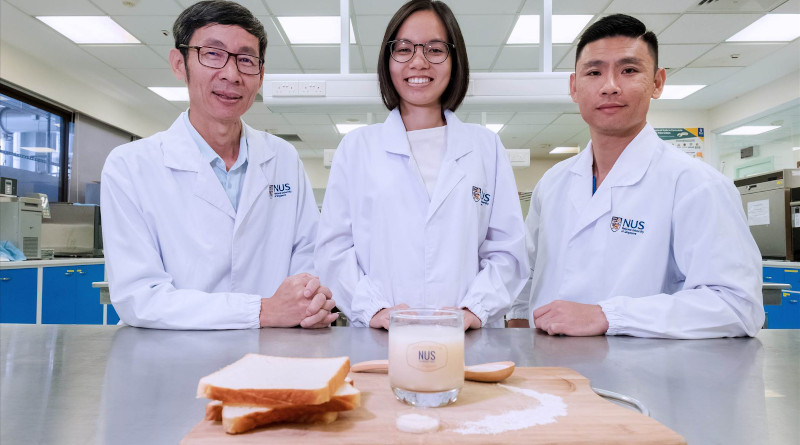 NUS food scientists Assoc Prof Liu Shao Quan (left), Miss Nguyen Thuy Linh (centre) and Dr Toh Mingzhan (right) came up with a patented zero-waste process to make a new probiotic beverage using unsold bread. (Credit: National University of Singapore)