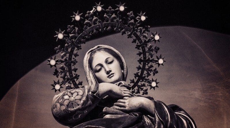 Virgin Mary St Church Crown Mass Virgin Chapel