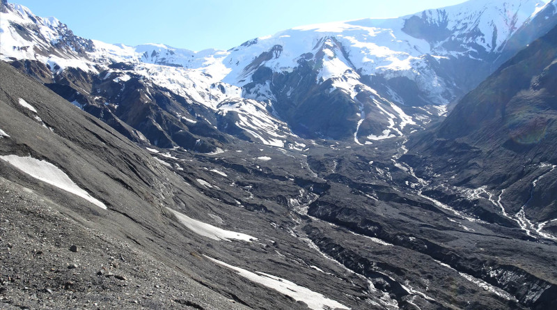 View into the detachment zone: Flat Creek glacier used to occupy the central trough visible in the image. Within just a few years, the surrounding ice flowed into space previously filled by the glacier, masking the full extent of the damage left by the detachments. Wrangell–St. Elias National Park and Preserve. Photo credit: Mylène Jacquemart.