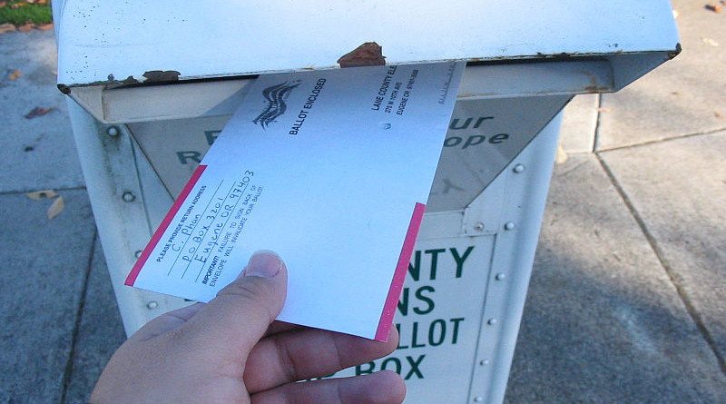 Voting by mail in Oregon. Photo Credit: Chris Phan, Wikipedia Commons