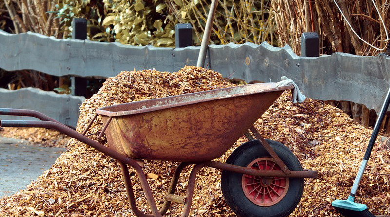 Gardening Wheelbarrows Broom Mulch Bark Mulch