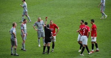 Referee Alan Wiley shows Nemanja Vidic of ManUtd the Red Card during the Premier League match at Old Trafford (Manchester) between Manchester United FC and Liverpool FC on March 14, 2009. Photo Credit: Sdo216, Wikimedia Commons