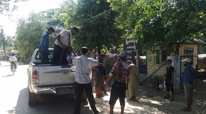 Mg Nyi Htay is taken to the Maungdaw Township Court from the Pyin Phyu police station. Photo Credit: DMG
