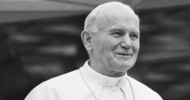 Pope John Paul II. Photo Credit: Rob Croes (ANEFO), Wikipedia Commons.