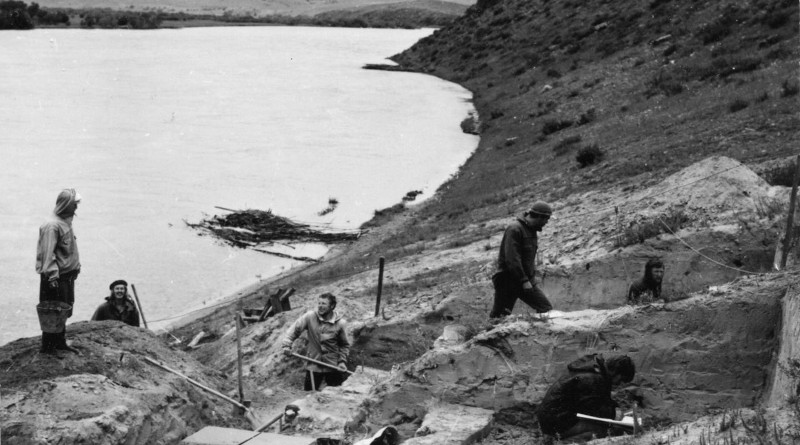 Excavation in 1976 of the Ust'-Kyakhta-3 site located on right bank of the Selenga River in the vicinity of Ust-Kyakhta village in the Kyakhtinski Region of the Republic of Buryatia (Russia). CREDIT: A. P. Okladnikov