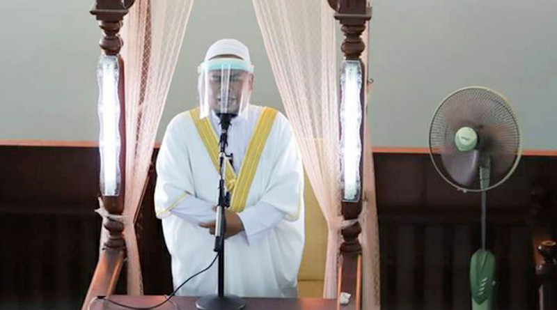 An imam wears a face shield while preaching during Friday prayers at the central mosque in Narathiwat province in southern Thailand, May 22, 2020. Photo Credit: BenarNews