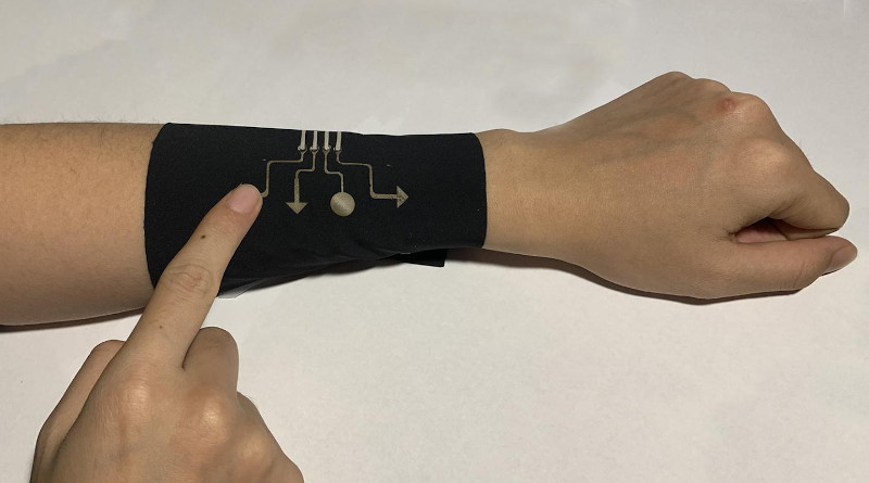 The sleeve pictured here incorporates breathable electronic fabric making it both comfortable and able to function as a video game controller. CREDIT Yong Zhu, NC State University